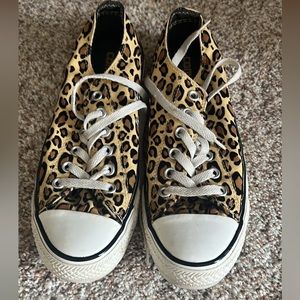 Converse leopard print shoes women’s size 8 men’s size 6